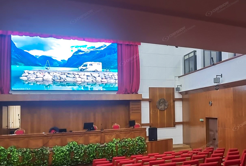 Indoor display screen with a spacing of P2.5 in Romanian church