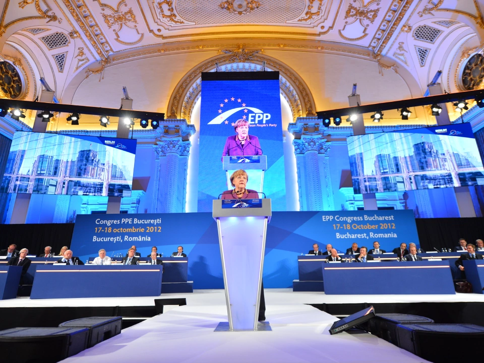 EU-EPP-meeting-Belgium-P5-indoor-lights-off-case
