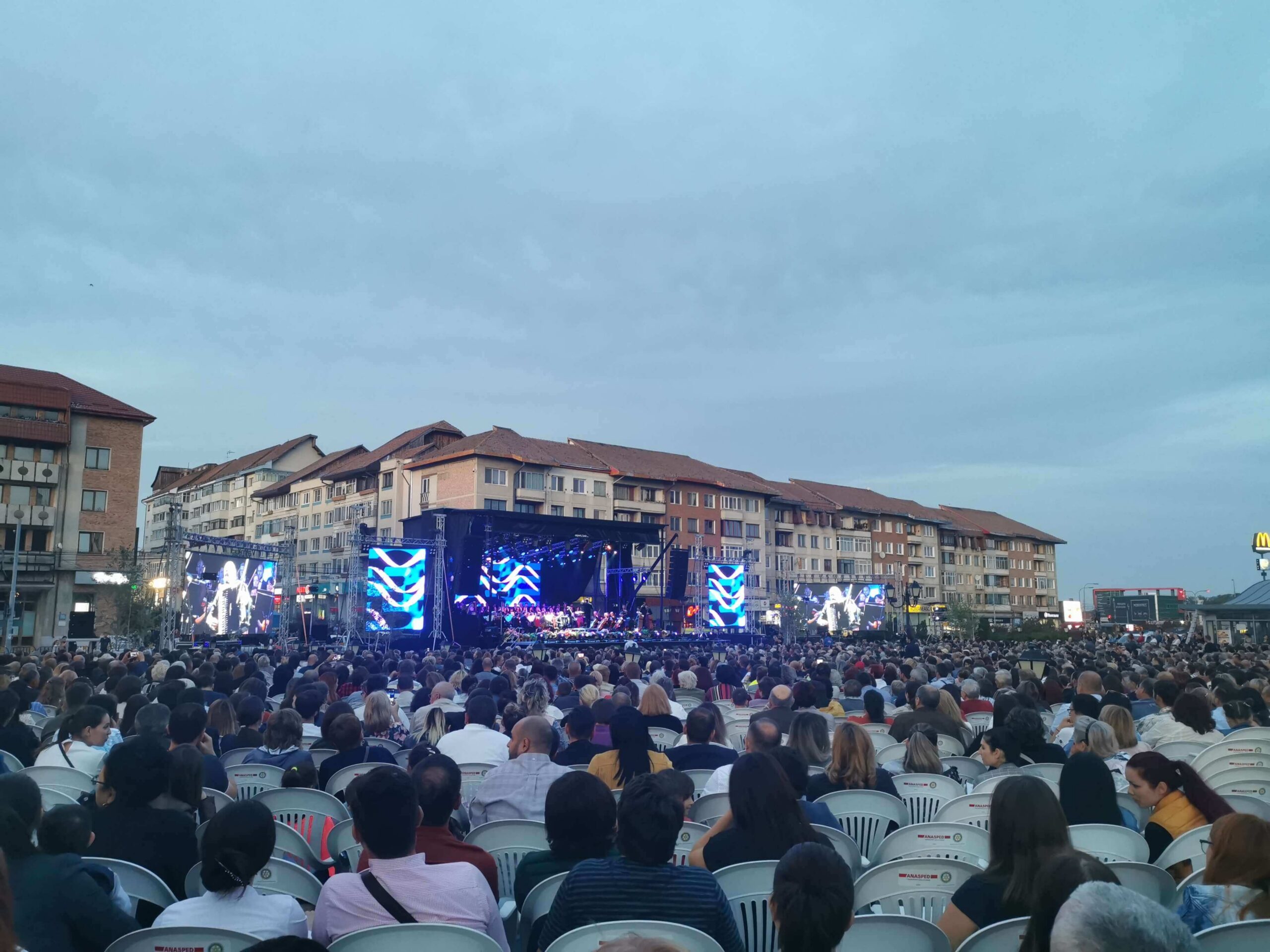 c lite outdoor p4.81 led screen for concert in romania landscape blue center detail
