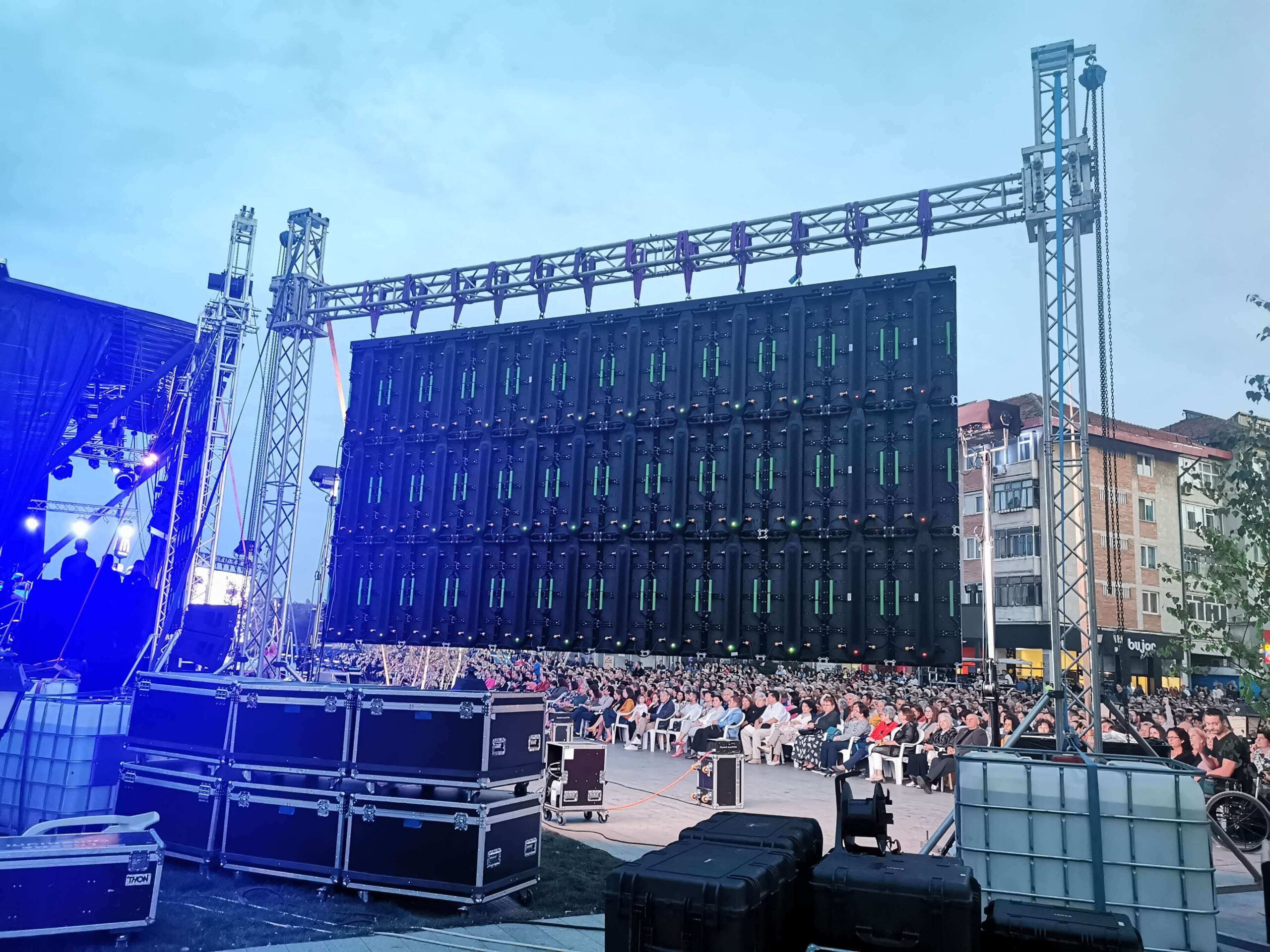 c lite outdoor p4.81 led screen for concert in romania landscape blue left detail