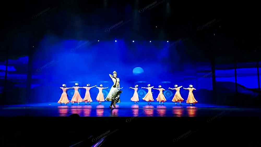indoor p2.5 holographic stage screen in the old town of lijiang yunnan china landscape blue dark soft contrast center detail